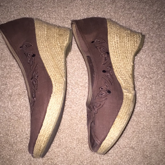 Cute like new only worn a couple sandals!!! Size 8 - Picture 3 of 5